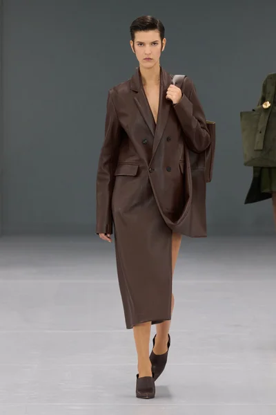 Look 18